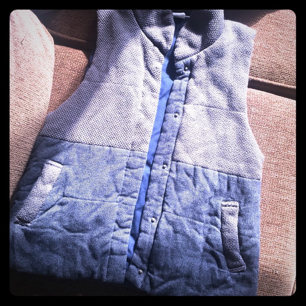 White Crow button up Vest EUC size Small!